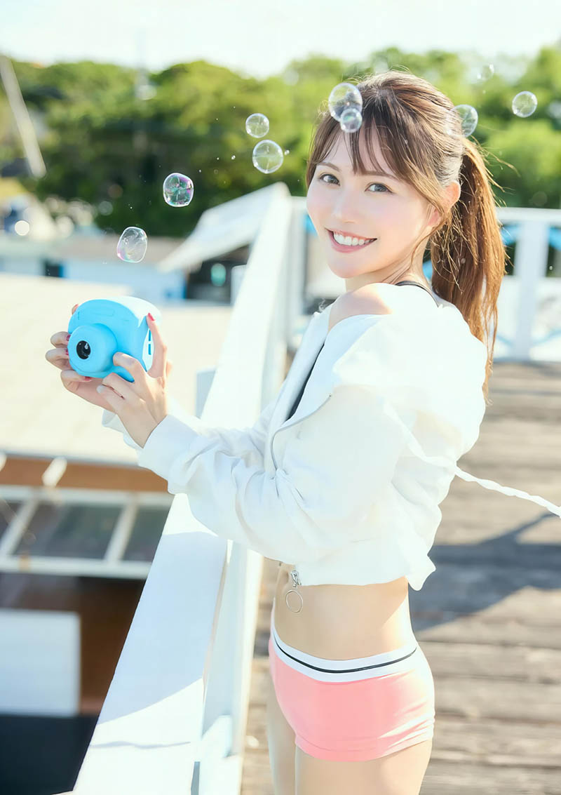 日本模特演员込山榛香（Komiyama Haruka）性感写真集《ターコイズブルーの誘惑》