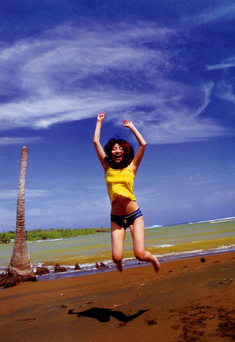 日本写真女优河中麻系性感内衣泳装写真集《NatuLove 》