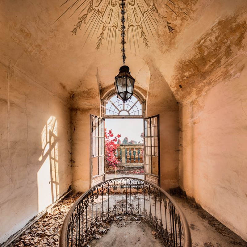 废弃建筑荒废教堂摄影作品图片欣赏，英国摄影师James Kerwin作品审美提升素材
