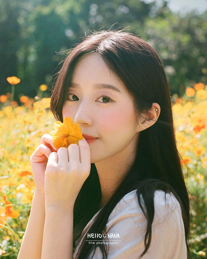 韩国少女粉嫩肌肤人像摄影作品图片欣赏，韩国摄影师hello_nana审美提升素材