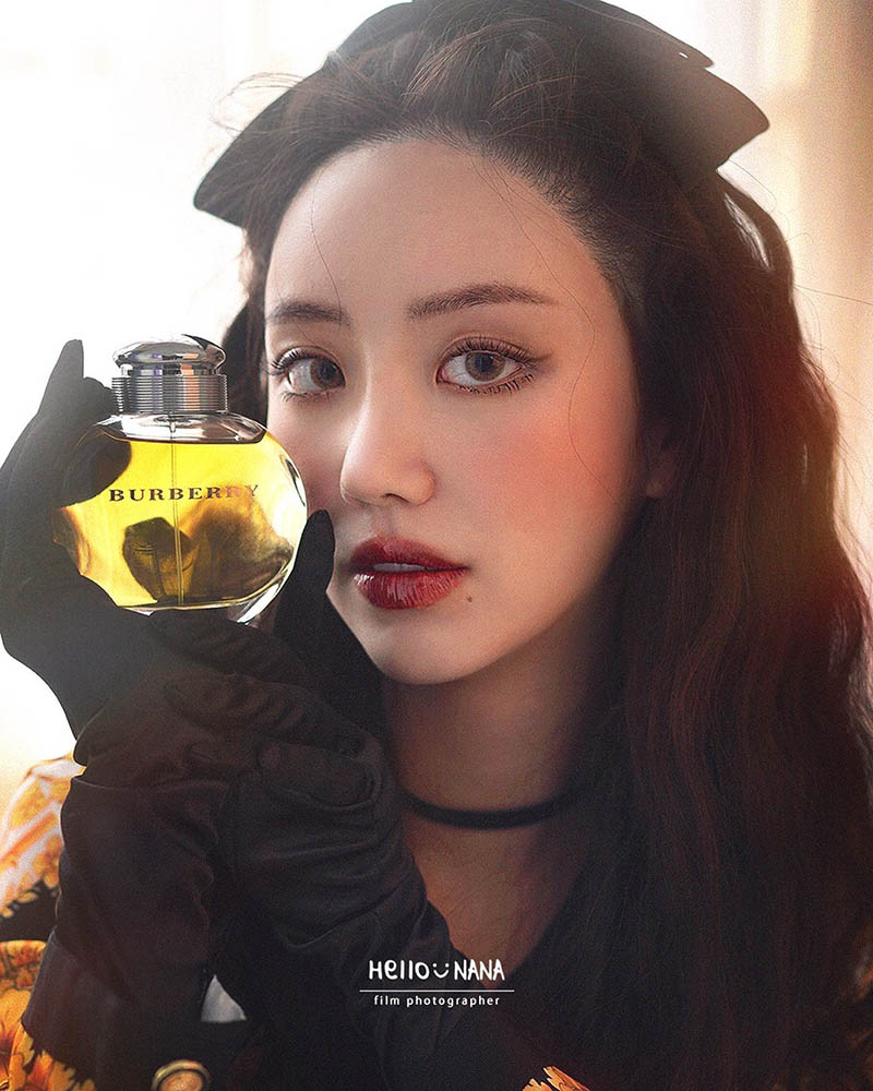 韩国少女粉嫩肌肤人像摄影作品图片欣赏，韩国摄影师hello_nana审美提升素材