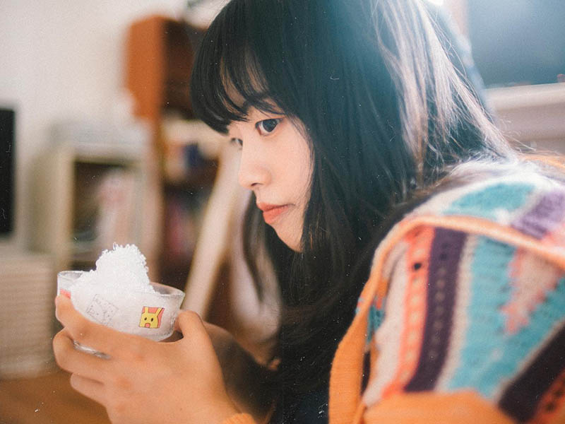 胶片情绪少女人像摄影作品图片欣赏，韩国摄影师jeehoowism朱熙敏审美提升素材