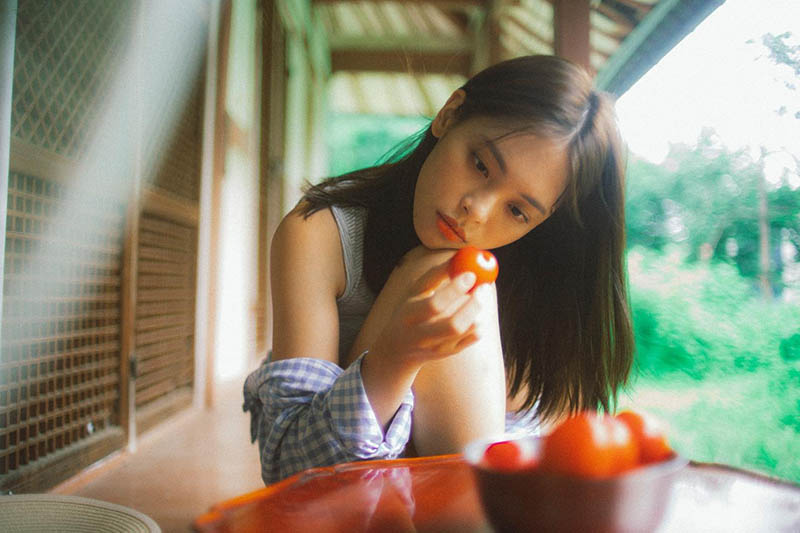 胶片情绪少女人像摄影作品图片欣赏，韩国摄影师jeehoowism朱熙敏审美提升素材