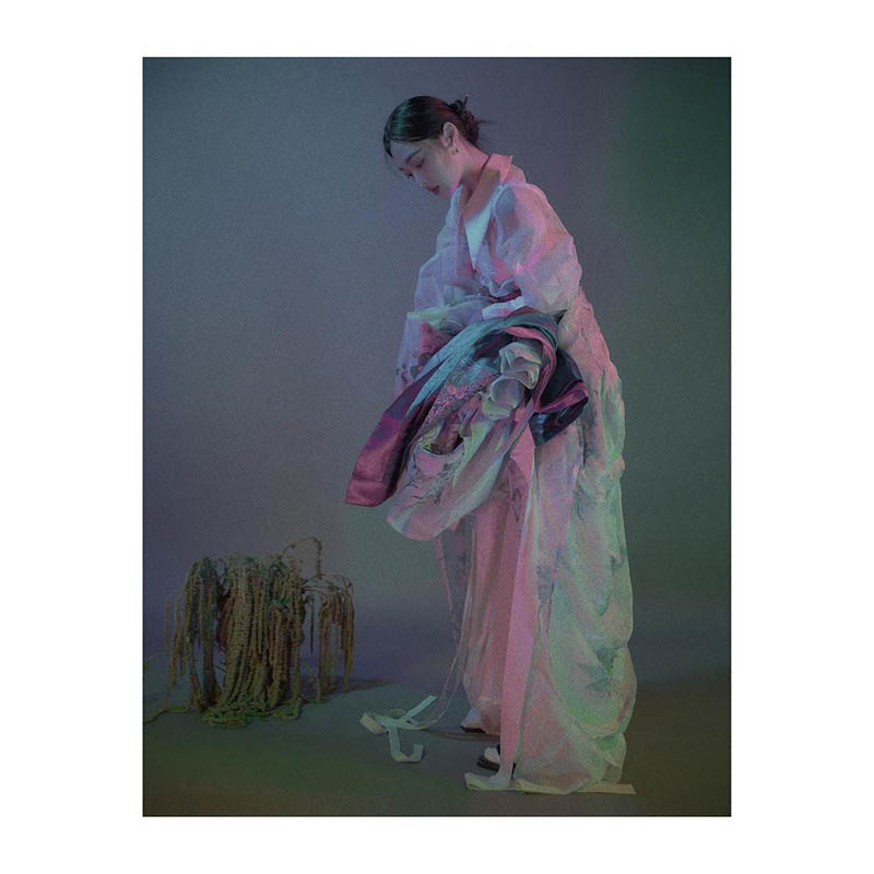 韩国明星商业时尚杂志人像摄影作品图片欣赏，韩国摄影师Kim Hee June审美提升素材