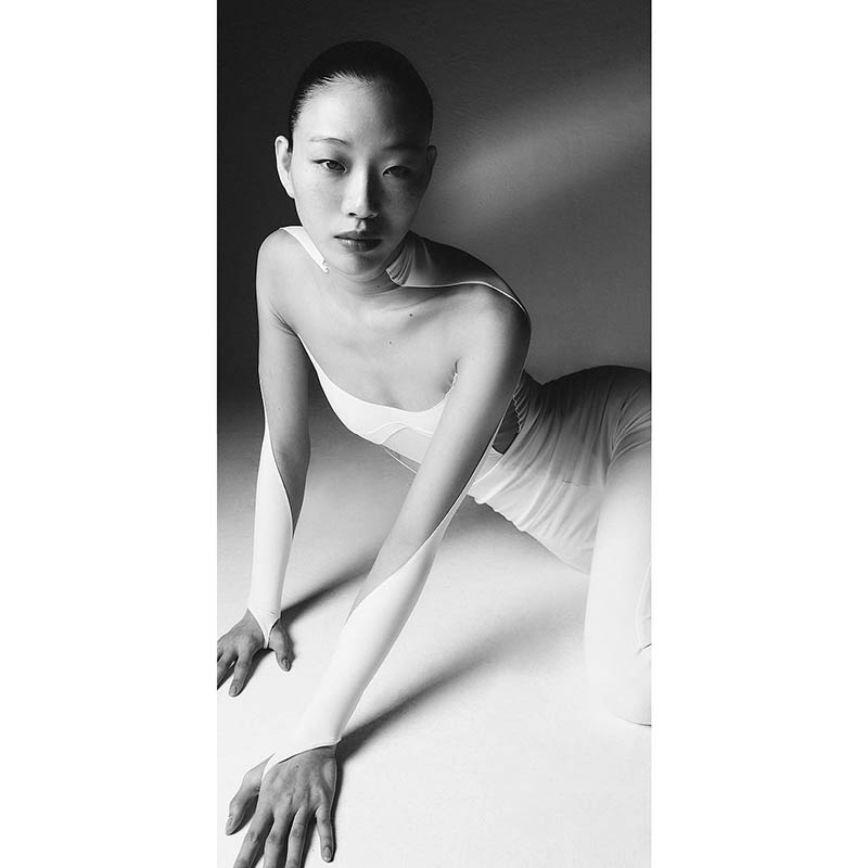 韩国明星商业时尚杂志人像摄影作品图片欣赏，韩国摄影师Kim Hee June审美提升素材