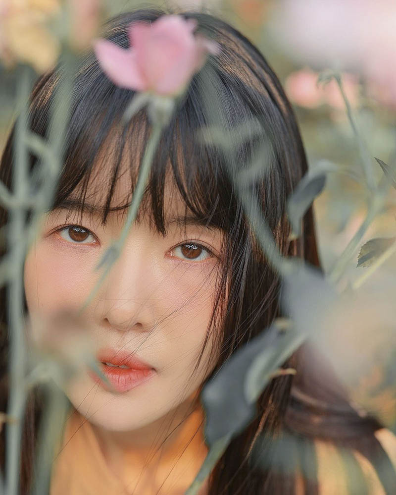 胶片风格少女写真人像摄影作品图片欣赏，韩国摄影师mu_gung审美提升素材