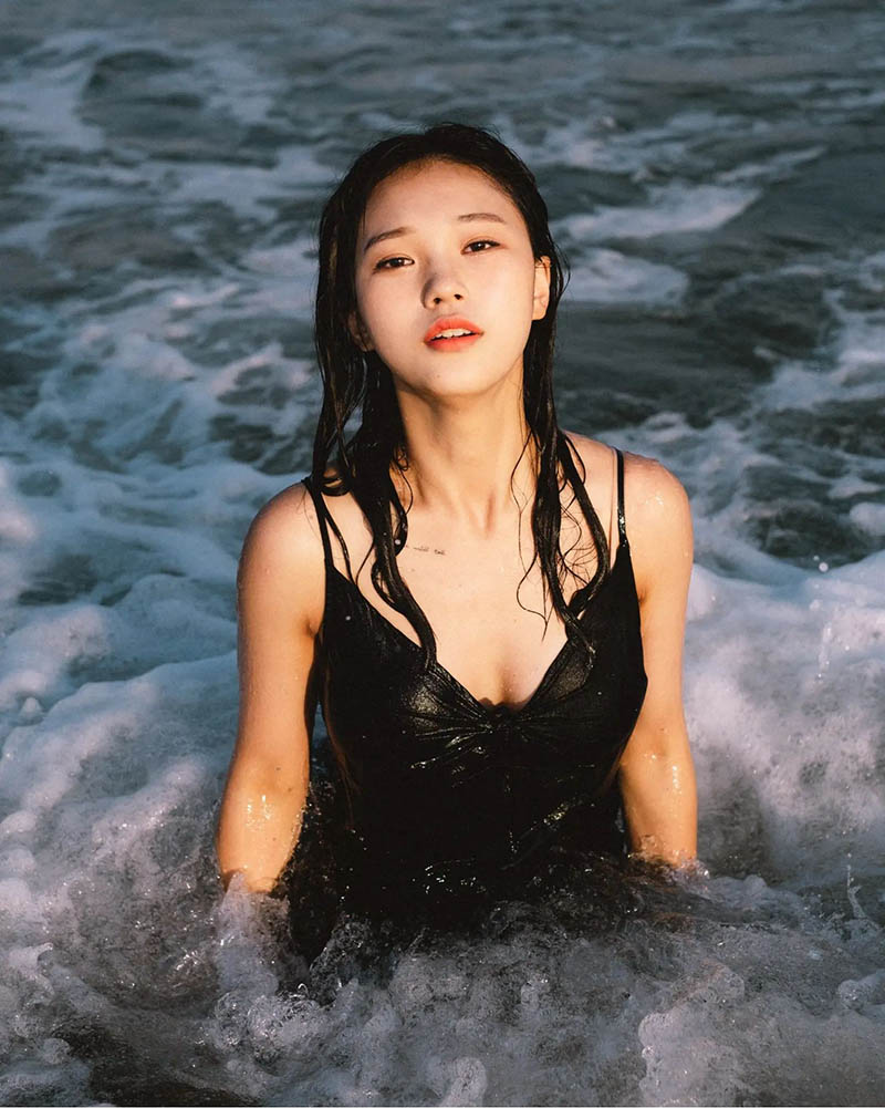 韩国少女胶片人像摄影作品图片欣赏，韩国摄影师red_si_playlist审美提升素材