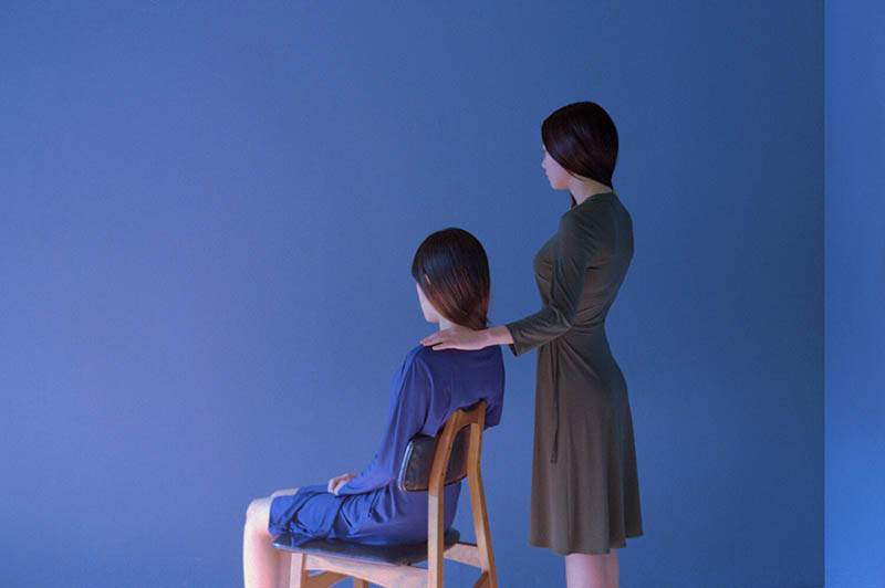 柔和色调、高饱和度色彩时尚女性主题人像摄影作品图片欣赏，摄影师Rala Choi审美提升素材