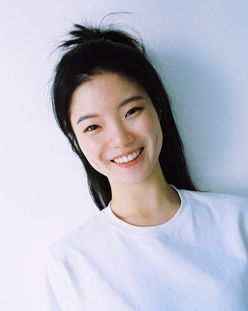 少女感胶片人像摄影作品图片欣赏，韩国摄影师westofworld审美提升素材