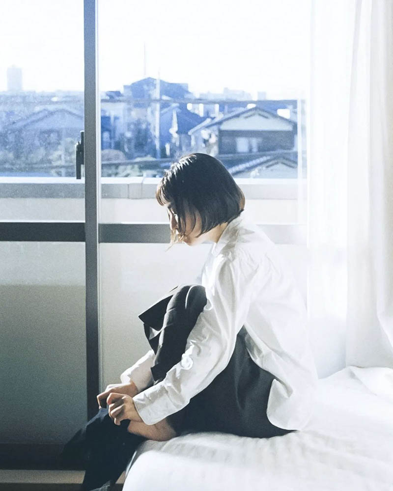 日常题材街角咖啡、窗台光影、雨后街道摄影作品欣赏，日本女摄影师awo（あを）作品集图片素材