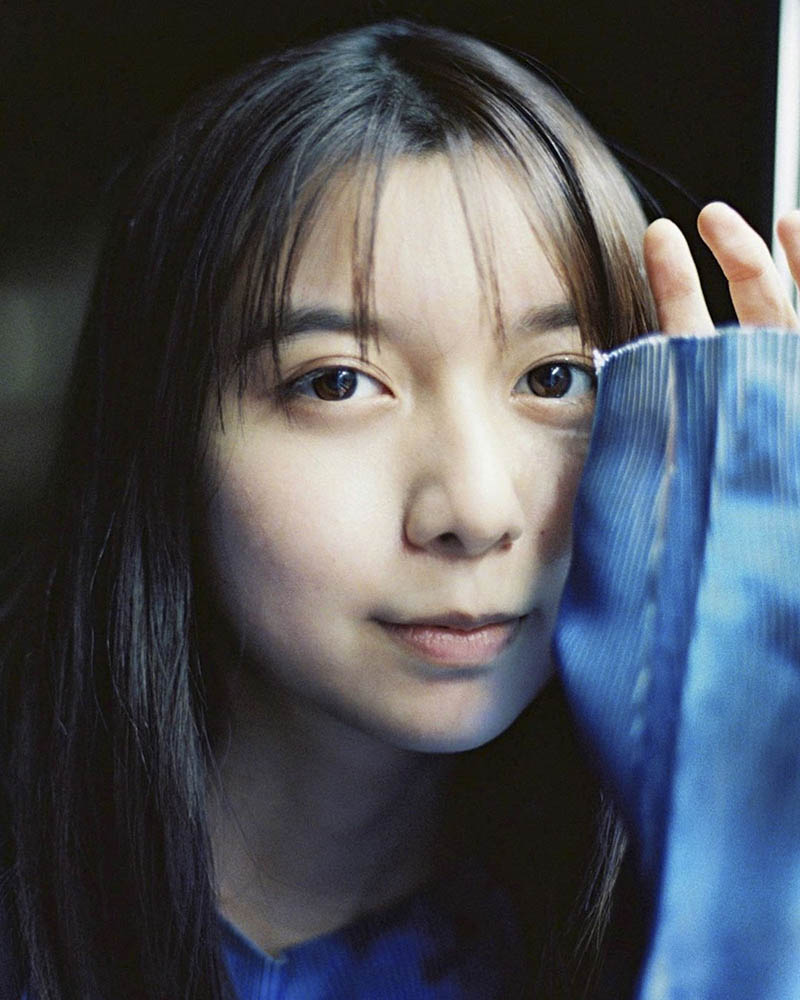 胶片风格日本女孩写真人像摄影作品欣赏，日本摄影师笑子作品集图片素材