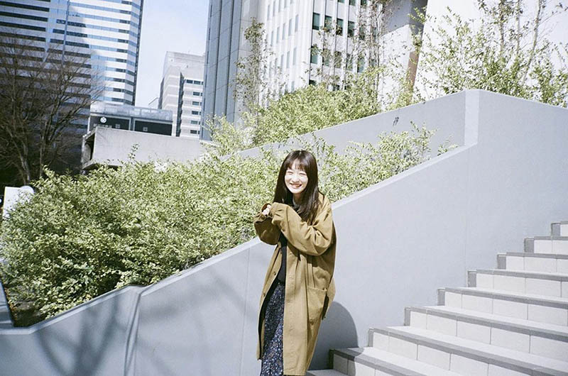 胶片风格日本女孩写真人像摄影作品欣赏，日本摄影师笑子作品集图片素材