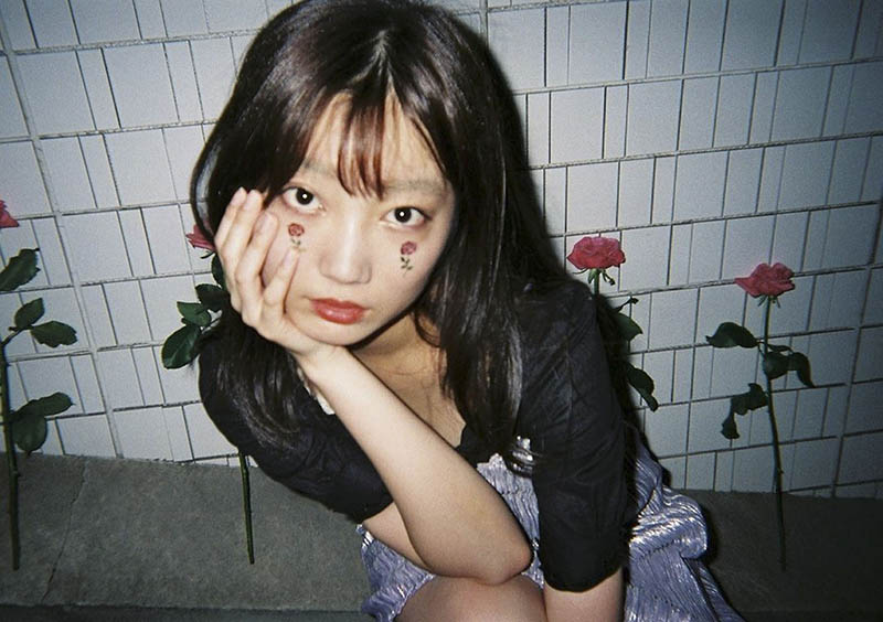 胶片风格日本少女人像摄影作品欣赏，日本摄影师友里爱（Yuria）作品集图片素材