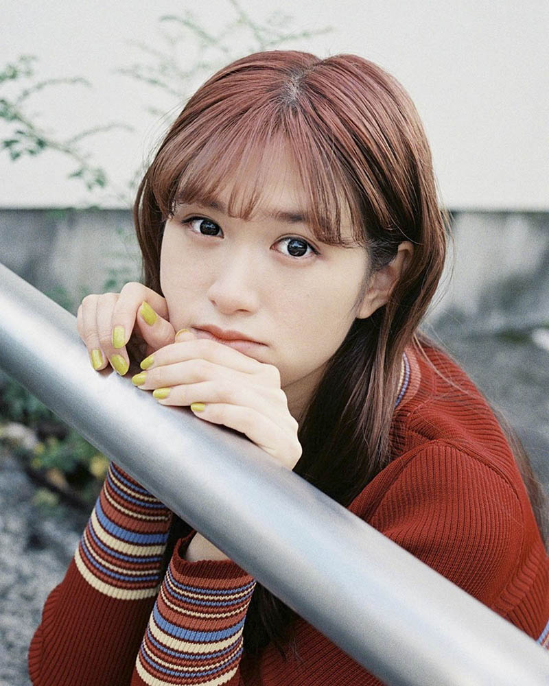 胶片风格日本女孩写真人像摄影作品欣赏，日本摄影师笑子作品集图片素材