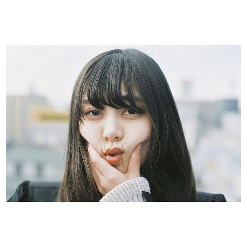 复古胶片风格人像少女摄影作品欣赏，日本摄影师冈本作品集图片素材