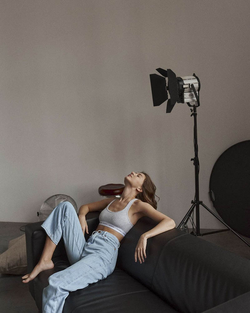 欧美性感美女私房照组图套图人像摄影作品欣赏，摄影师Romak photo作品集图片素材