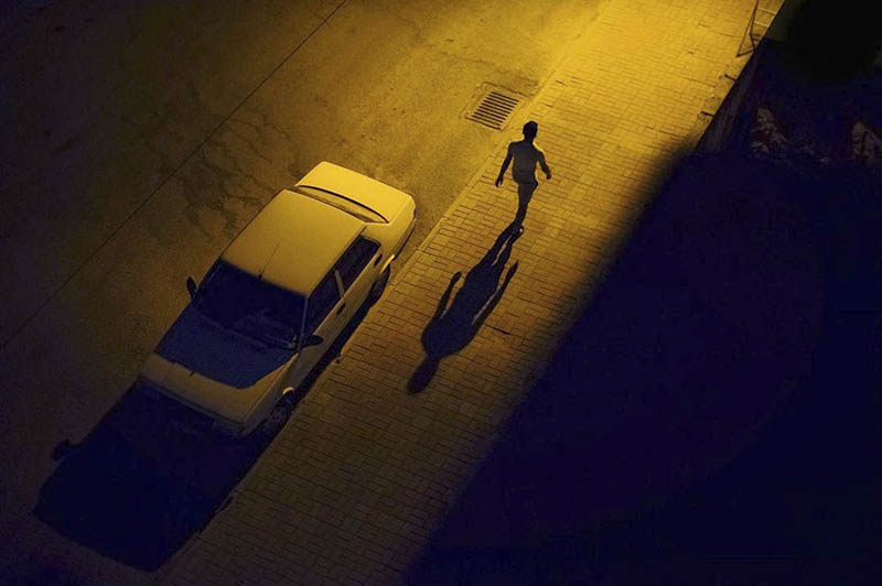 暗调、孤独人影、朦胧街景、烟雾摄影作品欣赏，ins摄影在账号cιneмaтιcмodeon作品集图片素材