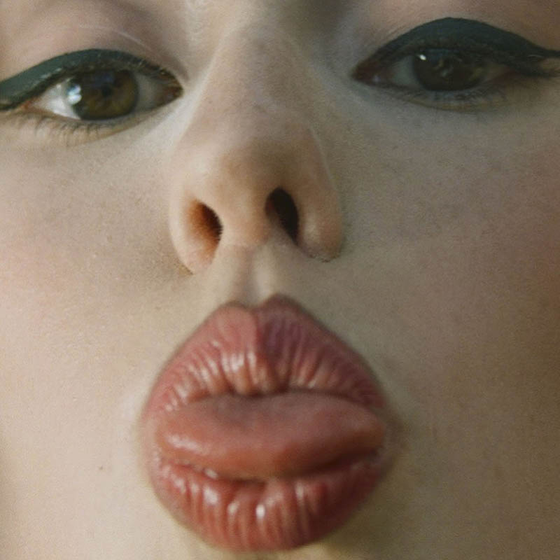 梦幻女性视角少女人像摄影作品欣赏，ins摄影师Petra Collins（佩特拉・柯林斯）作品集图片