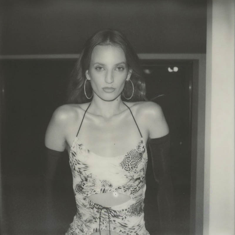 梦幻女性视角少女人像摄影作品欣赏，ins摄影师Petra Collins（佩特拉・柯林斯）作品集图片