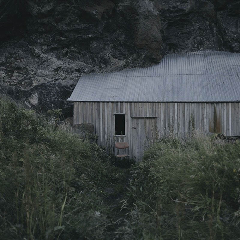 暗调低饱和诗意氛围情绪胶片摄影作品欣赏，Ins摄影师Weronika Maria Izdebska（@ovors）作品集图片