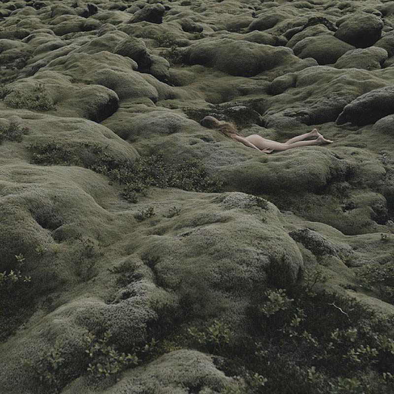 暗调低饱和诗意氛围情绪胶片摄影作品欣赏，Ins摄影师Weronika Maria Izdebska（@ovors）作品集图片