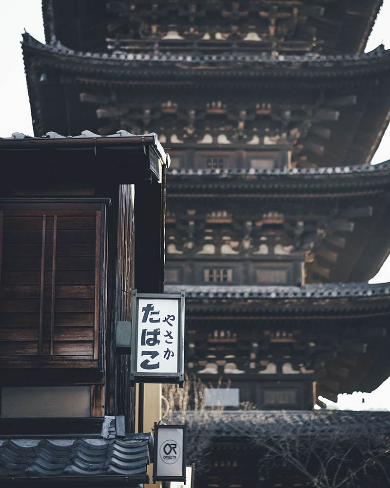 灰度色调日本街景街头摄影作品欣赏，ins摄影师保井崇志（Takashi Yasui）作品集图片素材
