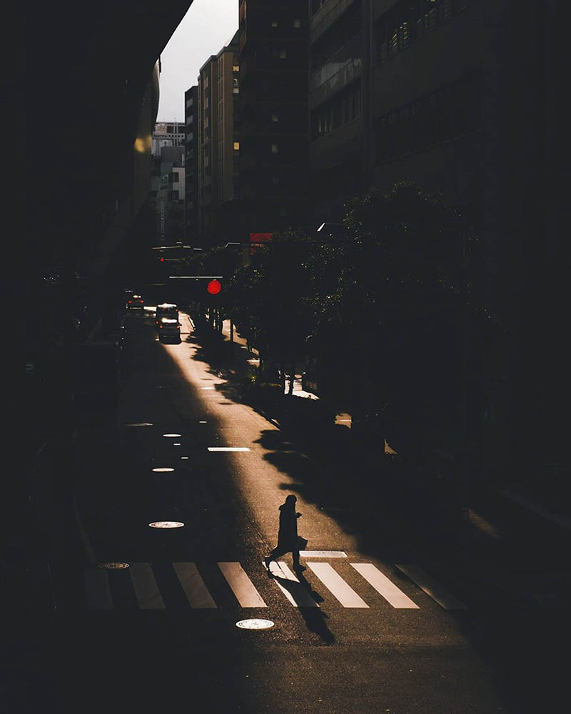 灰度色调日本街景街头摄影作品欣赏，ins摄影师保井崇志（Takashi Yasui）作品集图片素材