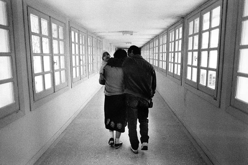 黑白人文纪实摄影作品图集欣赏，希腊摄影师Nikos Economopoulos（尼科斯・伊科诺莫普洛斯）作品集