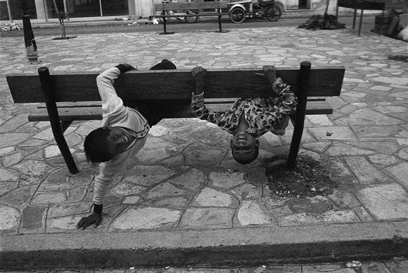 黑白人文纪实摄影作品图集欣赏，希腊摄影师Nikos Economopoulos（尼科斯・伊科诺莫普洛斯）作品集