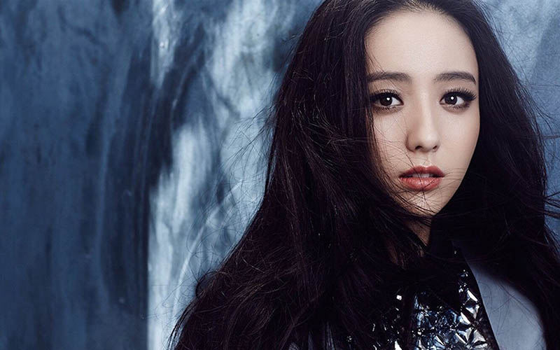 国内外影视明星海报棚拍西装形像照